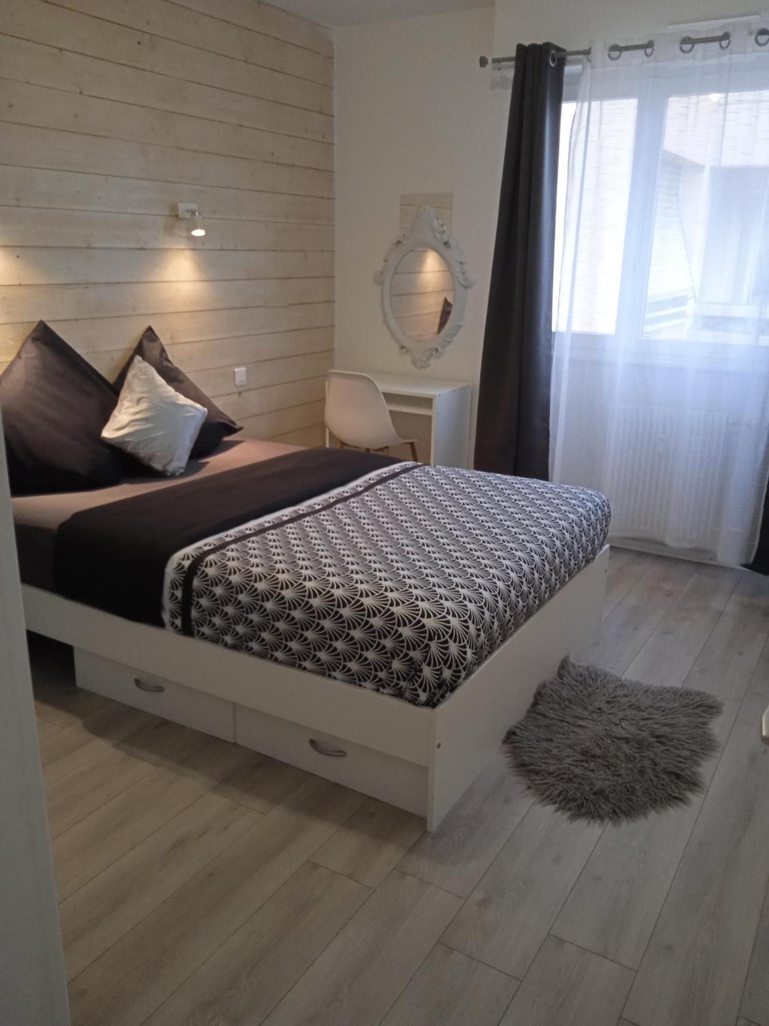 Logement Dans Residence - A 10 Km Du Centre Ville Et A 5 Minute Du Parlement Europeen Avec Parking Gratuit Hoenheim Ngoại thất bức ảnh